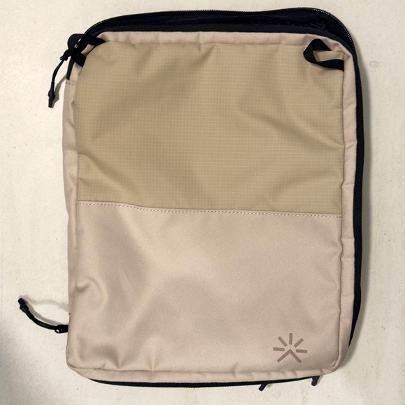 NEST Backpack and Smart Packing Cube - Like new used - Picture 2 of 2